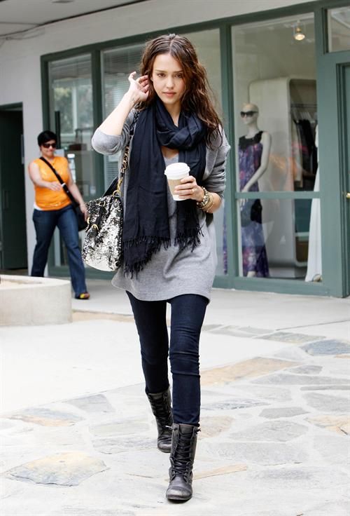 Scarf, baggy sweater, skinny jeans and combat boots: love it .