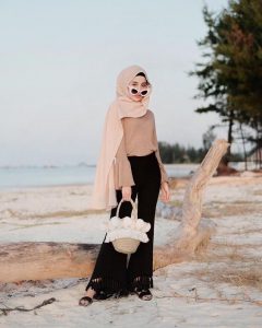 hijab beach style | Hipster dress, Summer fashion outfits casual .
