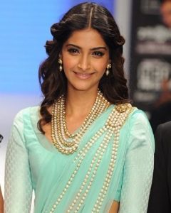 20+ Cute Celebrities Inspired Hairstyles to Wear With Saree .
