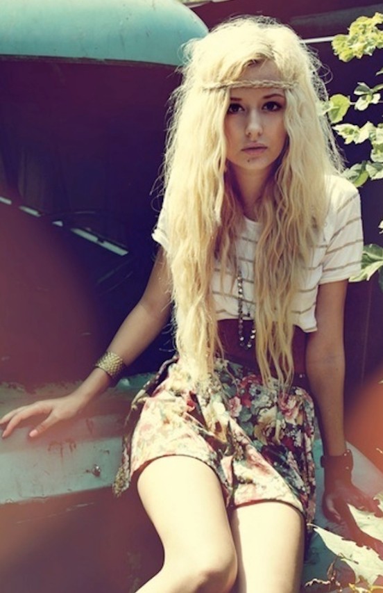 Indie Hairstyles for Chicks: Messy Hippy Waves with Forehead Braid .