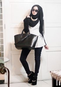 25 Western Outfits to Wear with Hijab for Gorgeous Look .