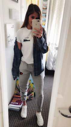 300+ Sweatpants Outfits ideas in 2020 | sweatpants outfit, outfits .