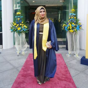 HOW TO STYLE YOUR 'HIJABI' GRADUATION OUTFIT | Graduation outfit .