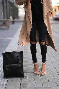 23 Stylish Ripped Jeans Outfits For Winter - Styleohol
