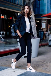 35 Outfits That Prove You Can Look Chic On Sneakers | Be Daze Li