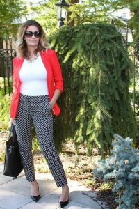 How to Wear Printed Pants Like a 40+ Blogger | Printed pants .