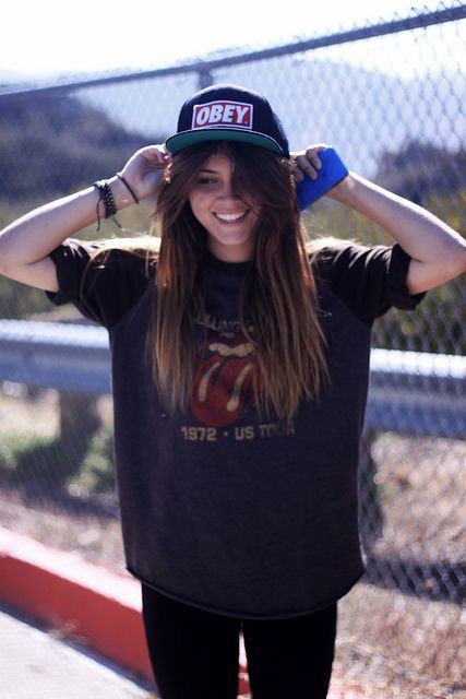 How to Wear a Snapback for Girls (6) | Tomboy style outfits, Cute .