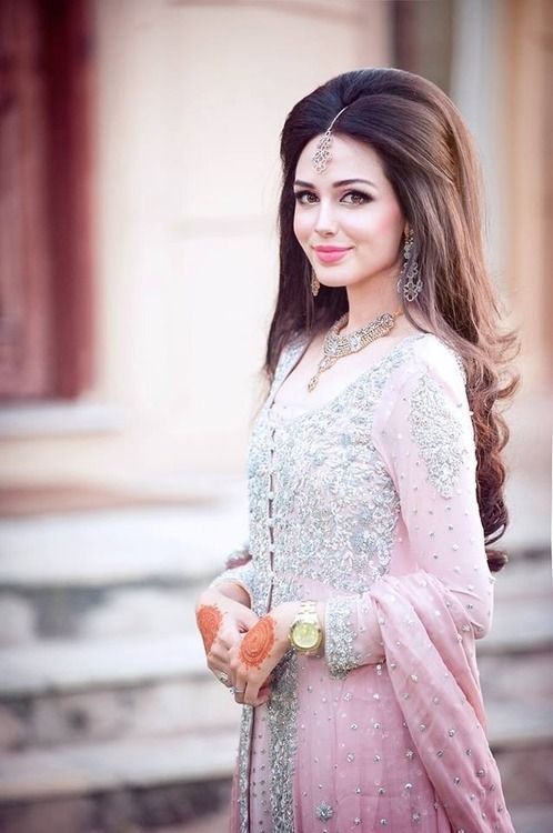 25 Trending Hairstyles For Walima Functions In 2020 | Pakistani .