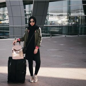 Hijabi traveling style | Trendy girls, Hijabi, Travel sty