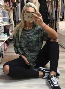 Pairing Vans with Camo Tees | Casual outfits, Black ripped jeans .